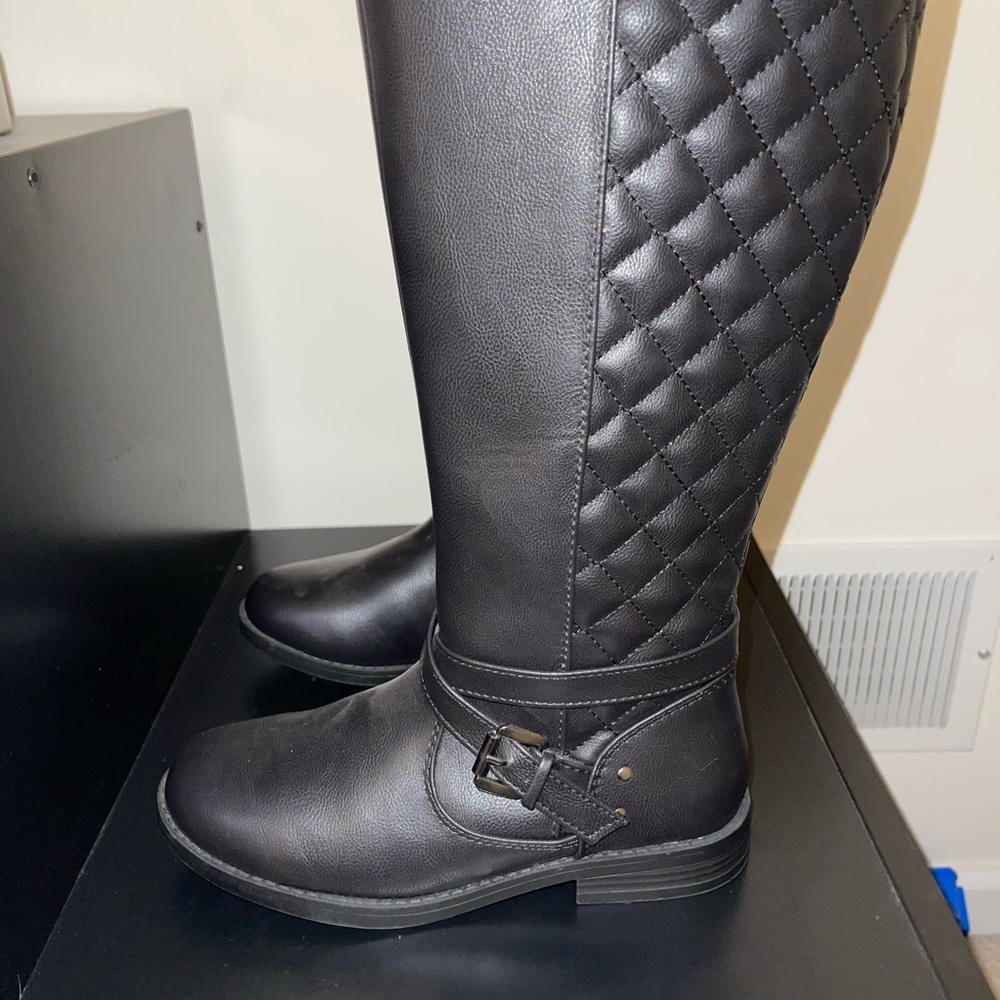 Girls size 2 black boot